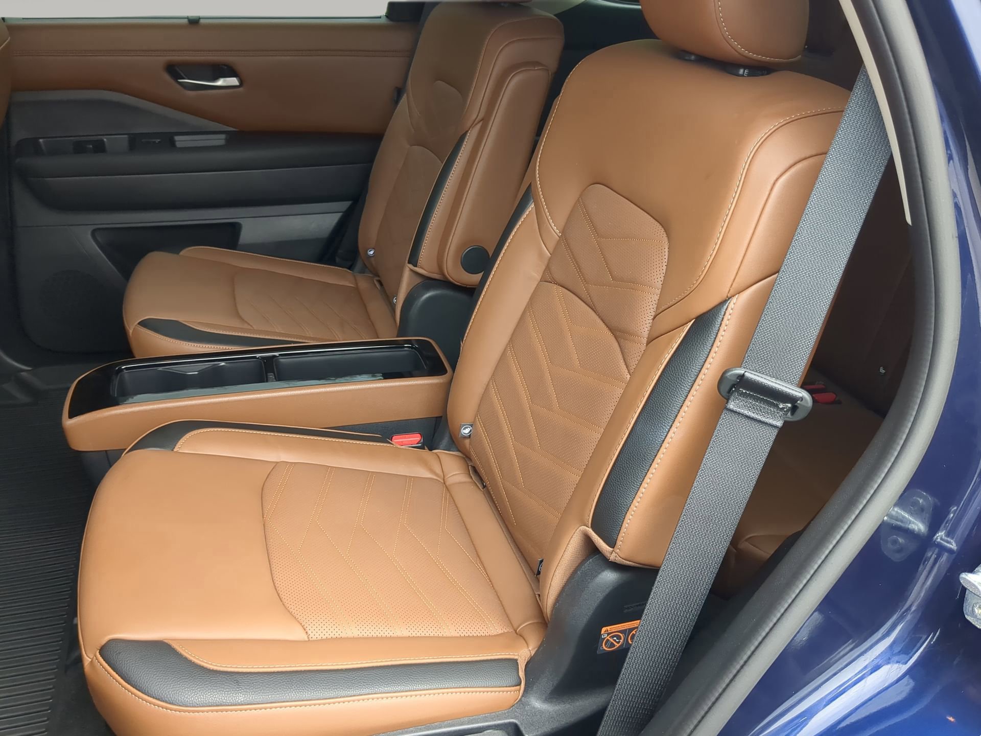 Used 2024 Nissan Pathfinder Platinum image 46