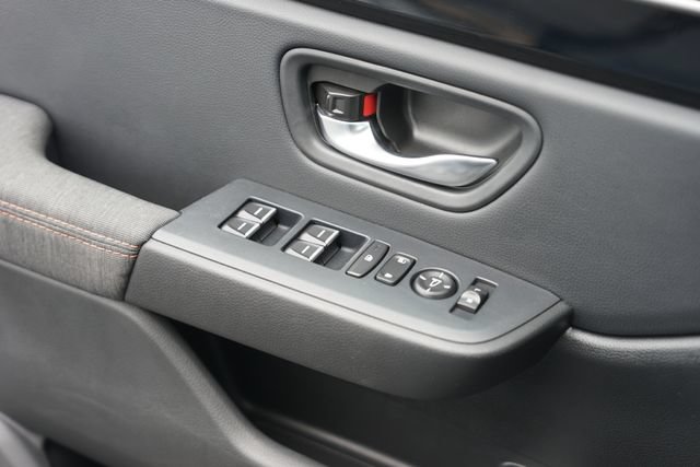 Used 2025 Honda Pilot Sport image 31