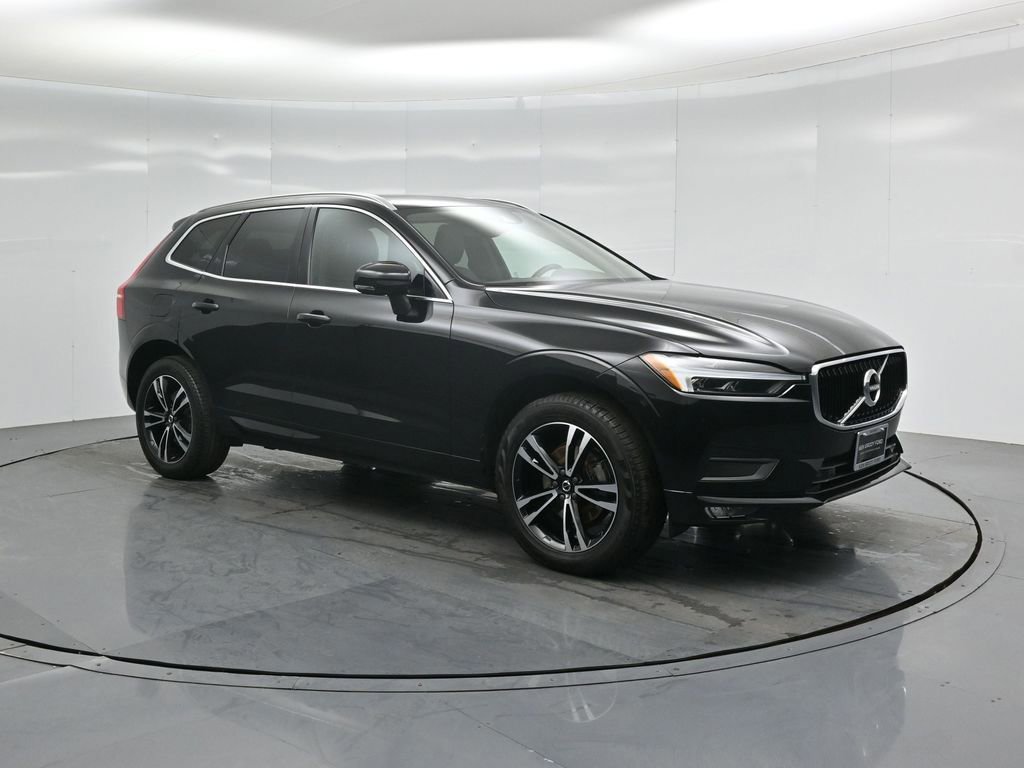 Used 2021 Volvo XC60 T5 Momentum w/ Premium Package image 3