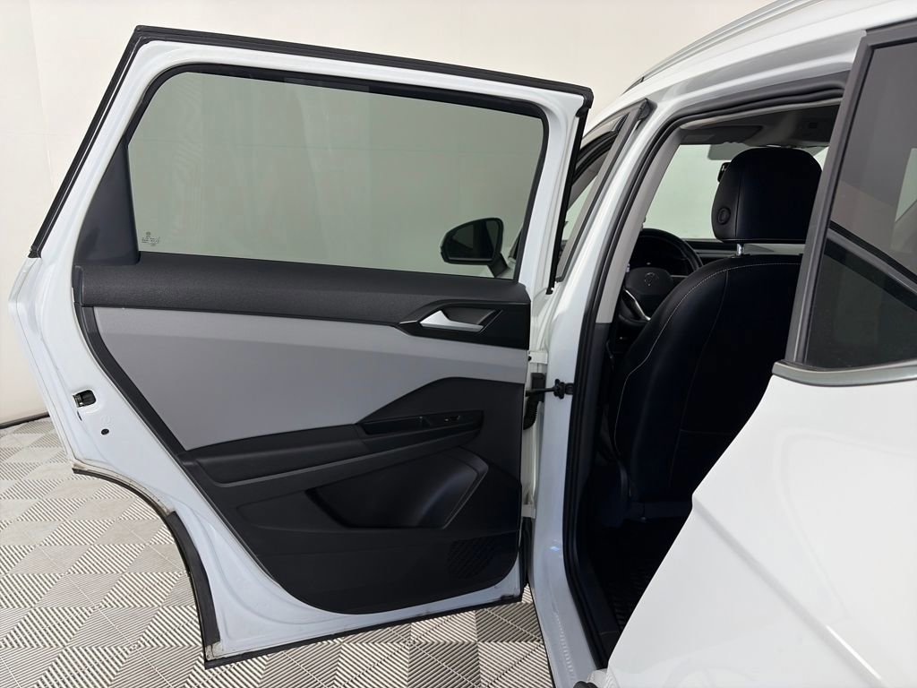 Used 2022 Volkswagen Taos SE image 12