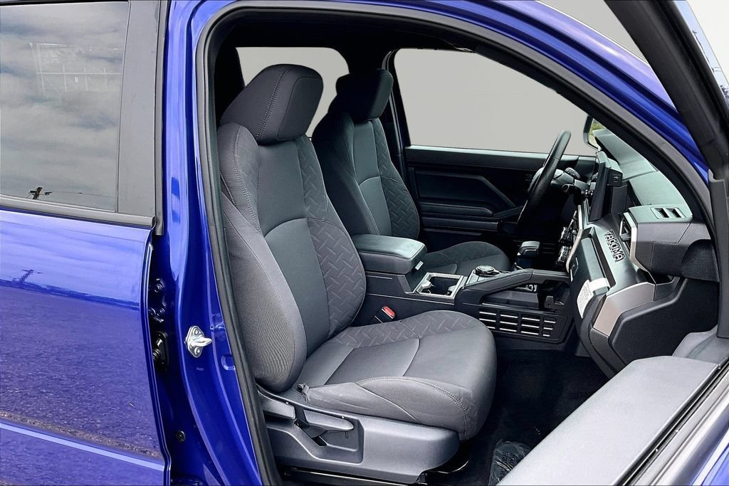 Used 2025 Toyota Tacoma SR5 AWD/4WD image 7