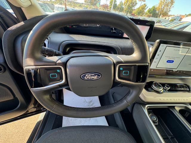 Certified 2025 Ford Expedition Active AWD/4WD image 21