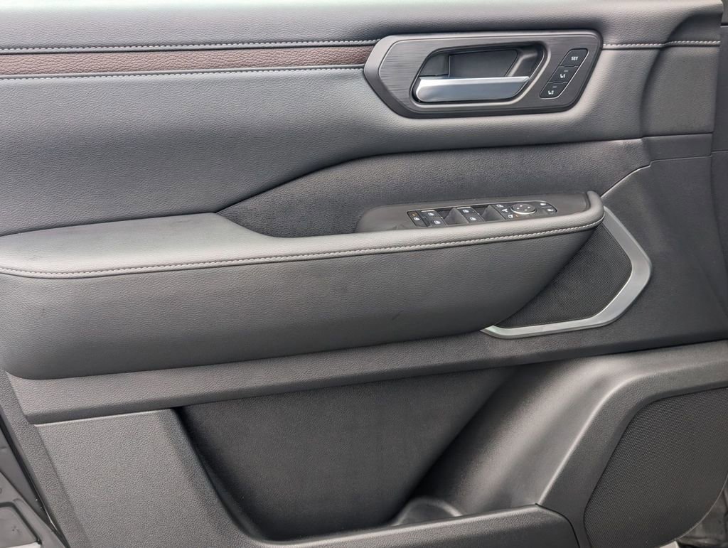 Used 2025 Nissan Armada Platinum image 23