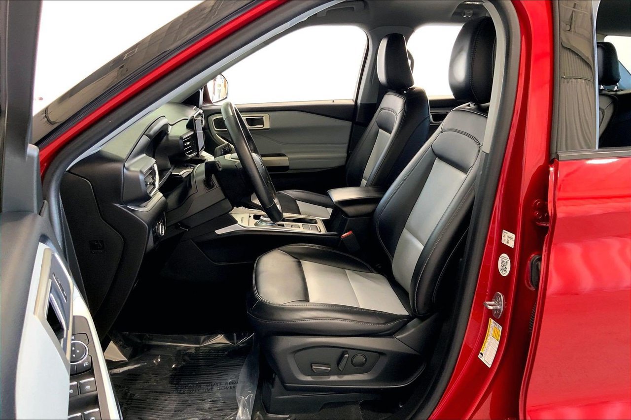 Certified 2023 Ford Explorer XLT w/ Equipment Group 202A RWD image 18