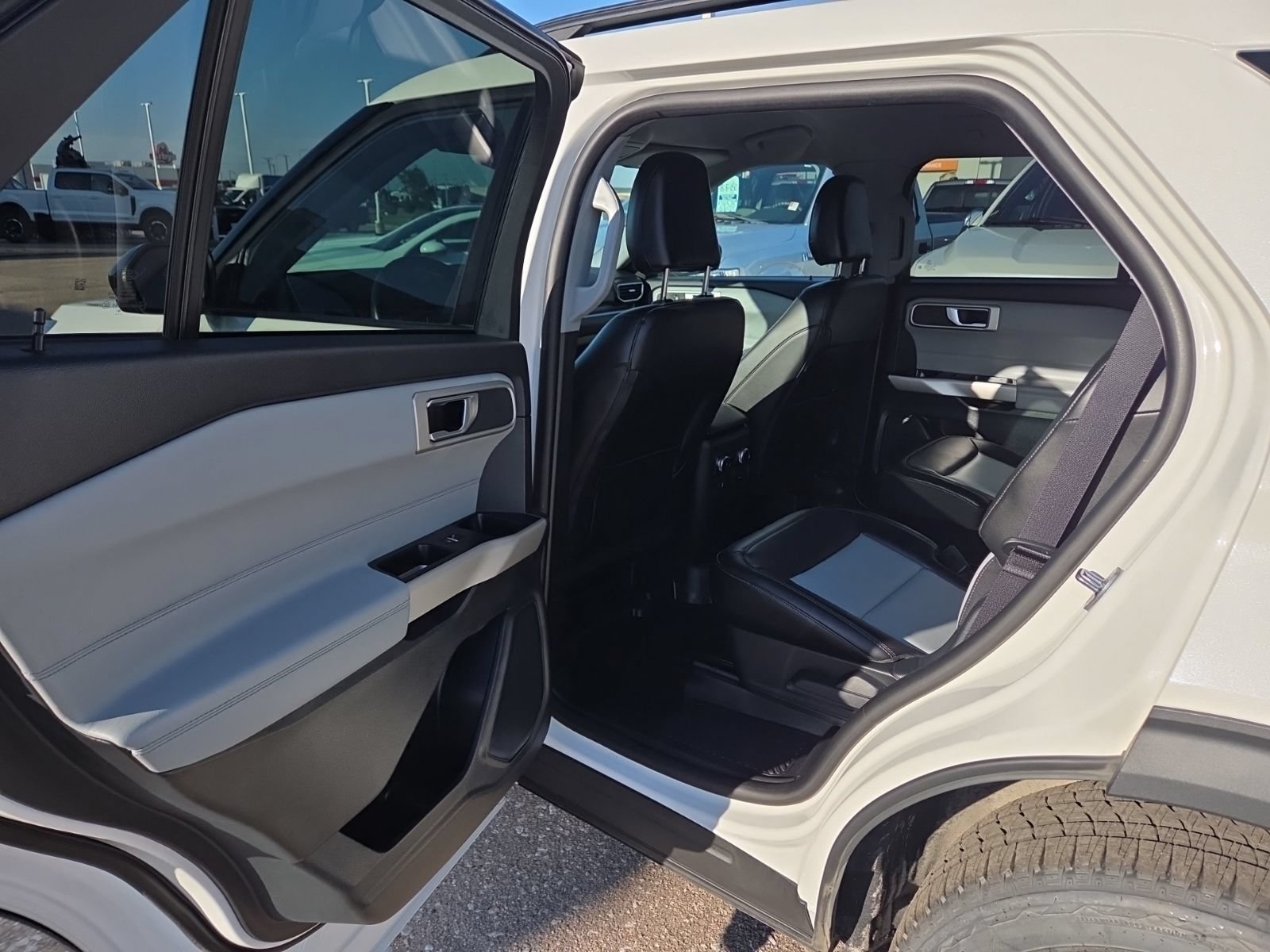 Certified 2023 Ford Explorer XLT w/ Equipment Group 202A AWD/4WD image 41