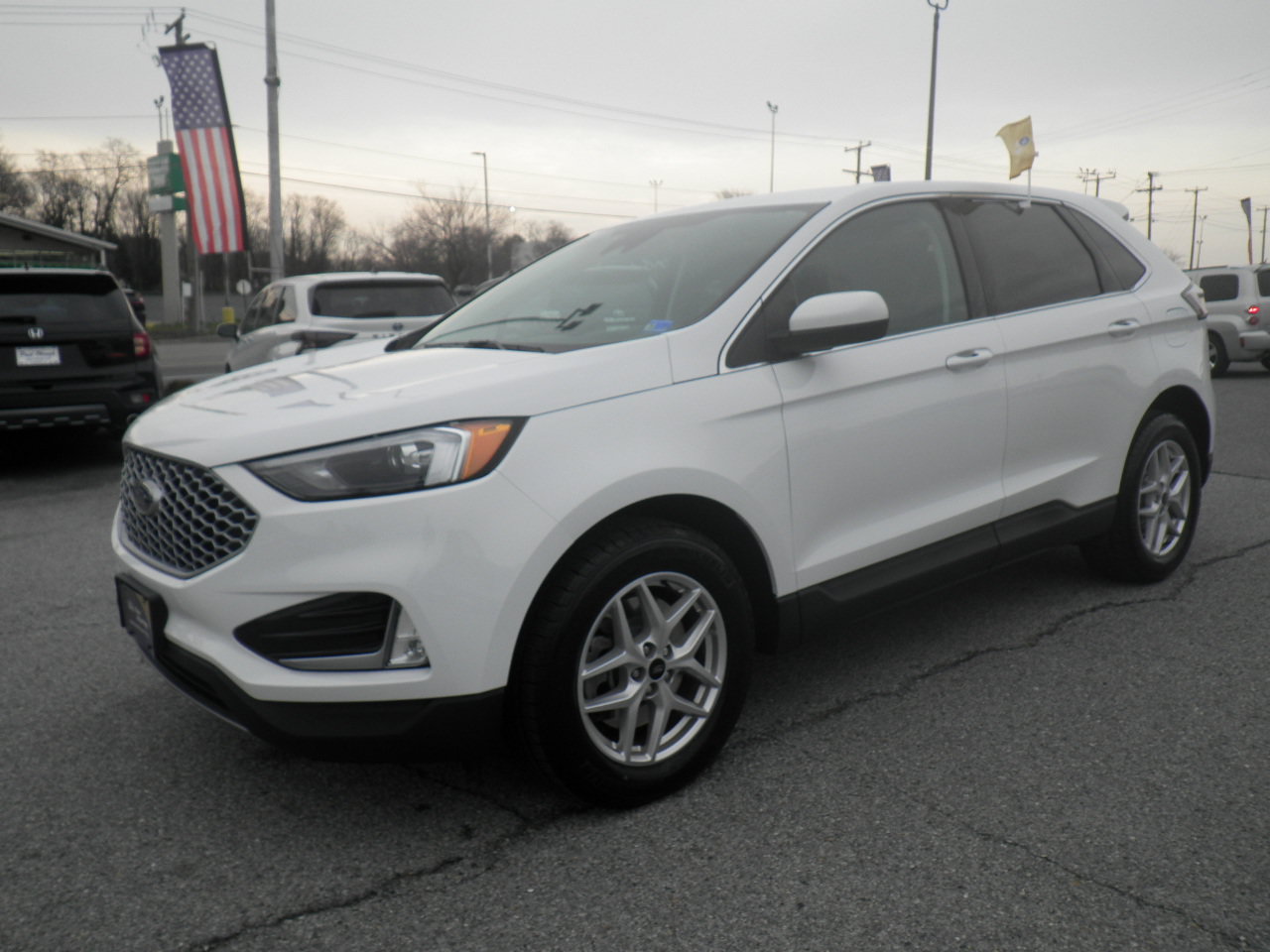 Certified 2024 Ford Edge SEL w/ Convenience Package AWD/4WD image 3