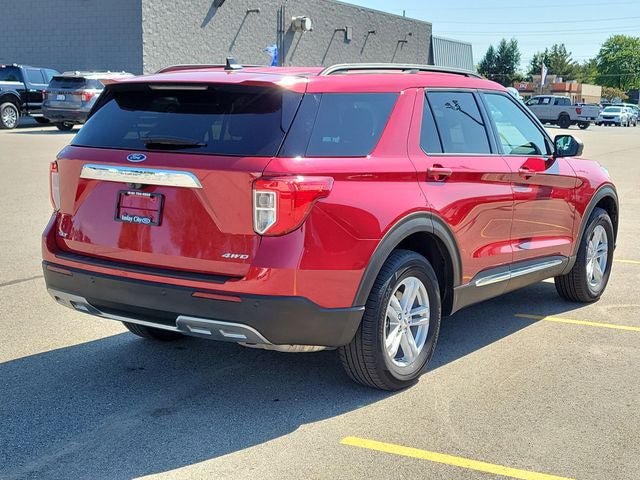 Certified 2024 Ford Explorer XLT w/ Equipment Group 202A AWD/4WD image 4