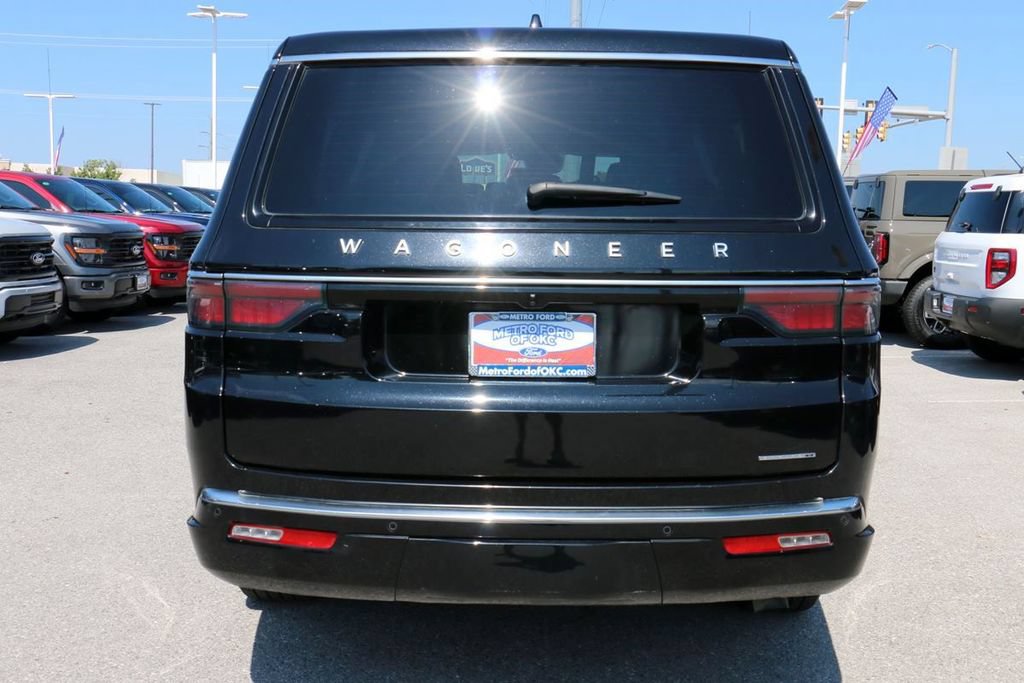 Used 2024 Jeep Wagoneer L Series II w/ Flexible Seating Group AWD/4WD image 6