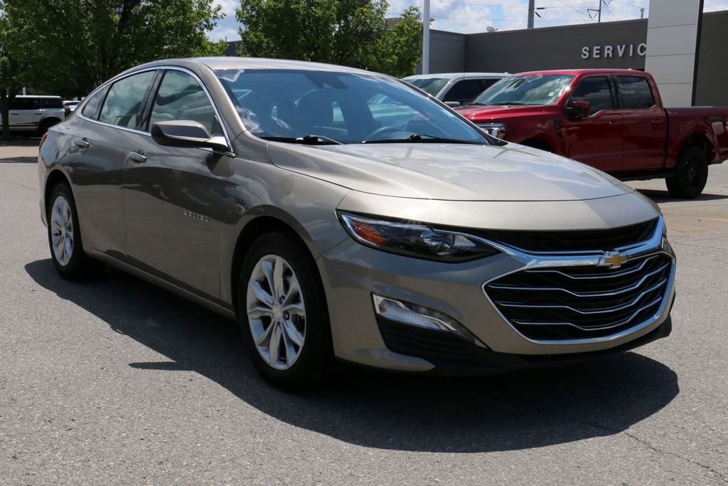 Used 2025 Chevrolet Malibu LT FWD image 4