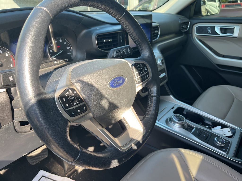 Certified 2022 Ford Explorer XLT w/ Equipment Group 202A image 15