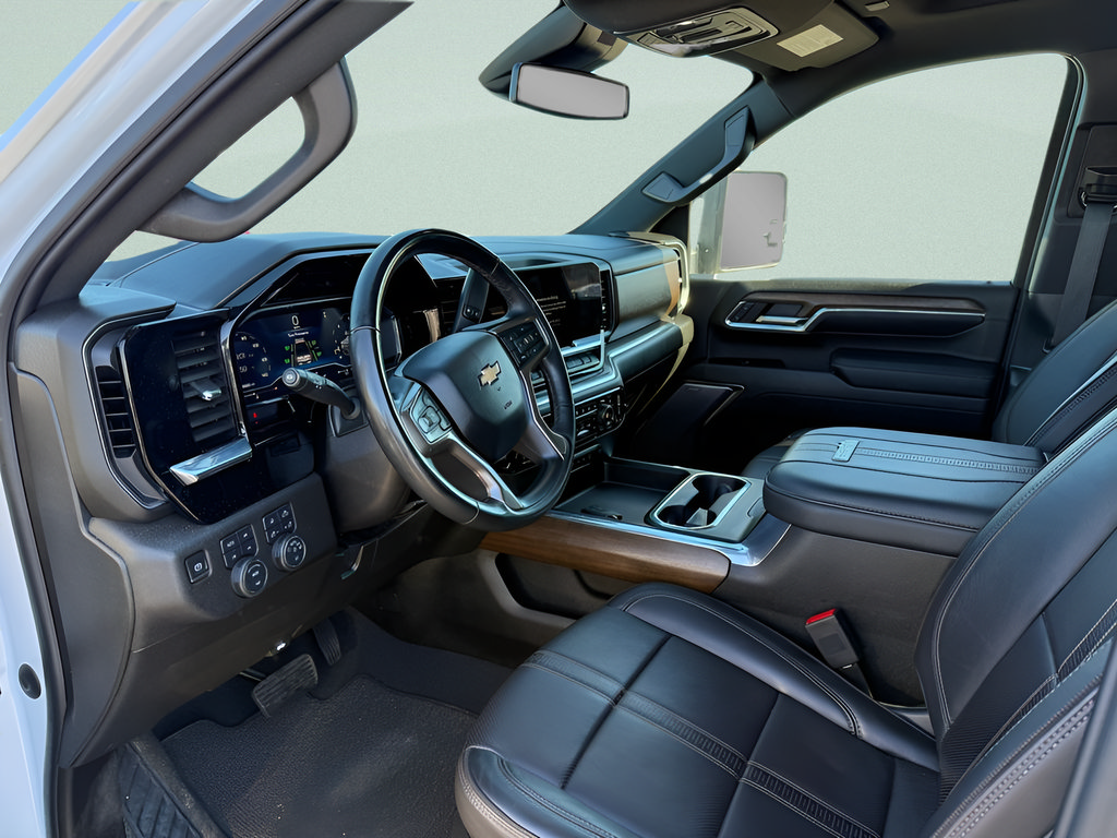 Used 2024 Chevrolet Silverado 2500 High Country w/ Z71 Off-Road Package AWD/4WD image 4