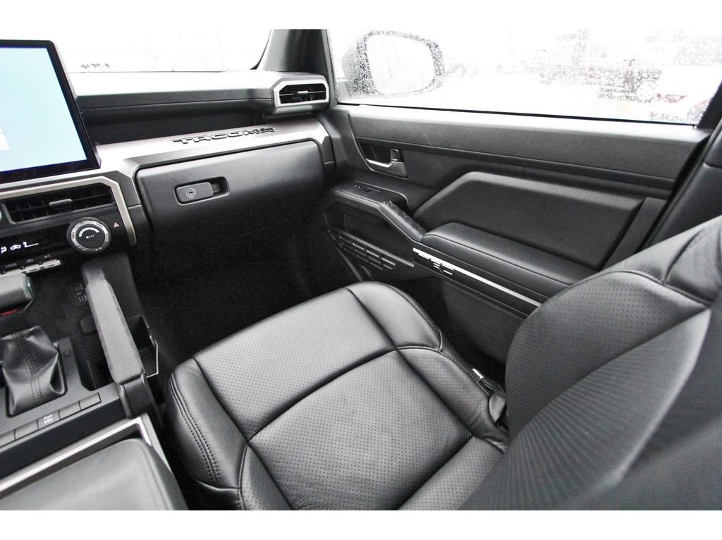 Used 2025 Toyota Tacoma TRD Off-Road AWD/4WD image 13
