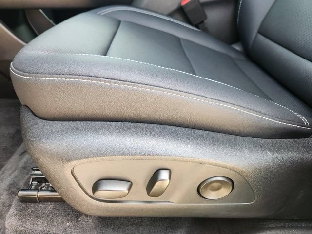 Used 2026 Chevrolet Traverse LT FWD image 23