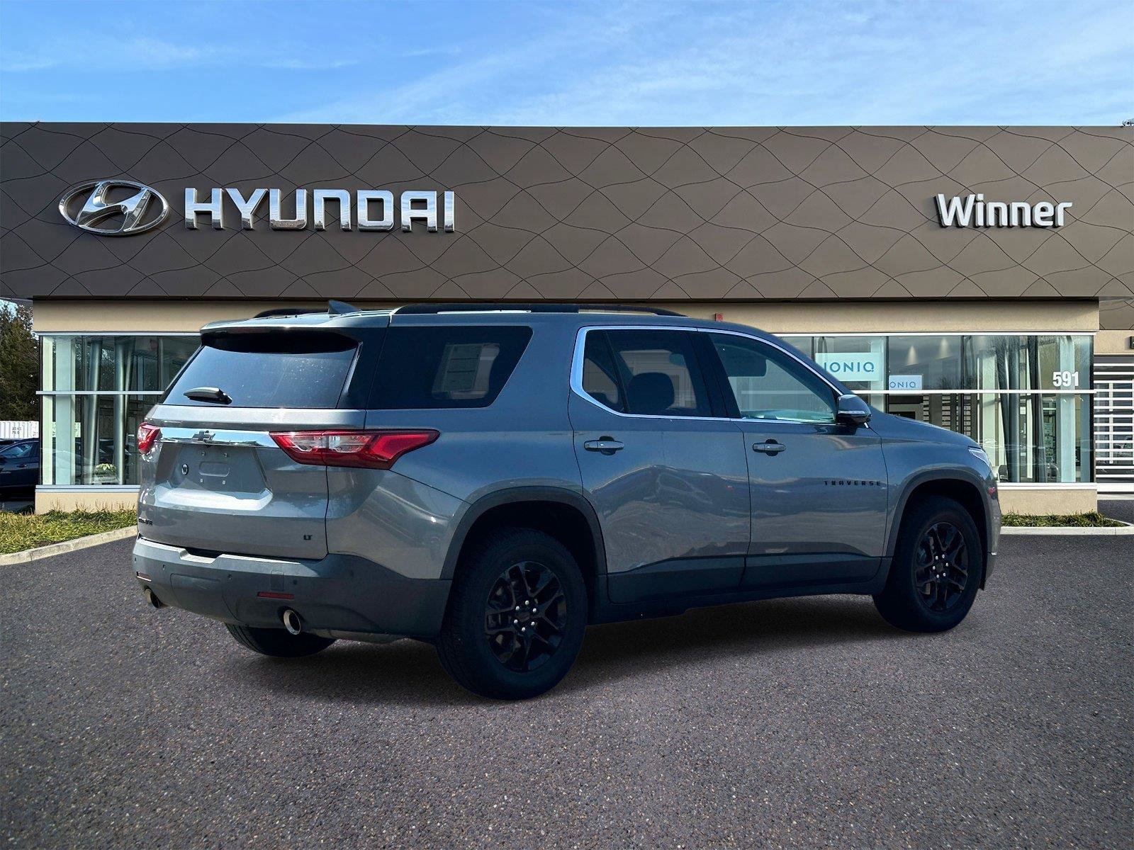 Used 2019 Chevrolet Traverse LT FWD image 4