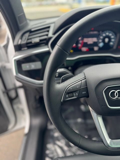 Used 2025 Audi Q3 2.0T Premium AWD/4WD image 16