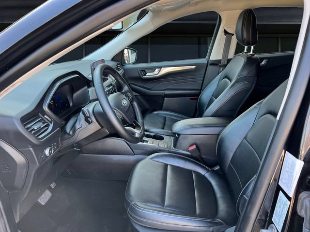 Certified 2022 Ford Escape Titanium AWD/4WD image 9