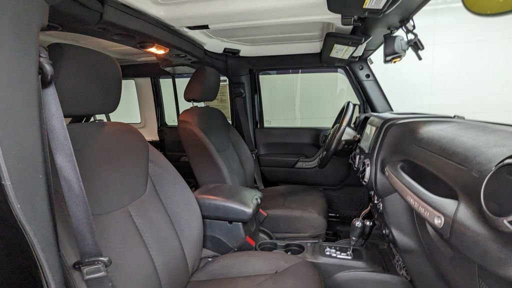 Used 2017 Jeep Wrangler Unlimited Willys image 34