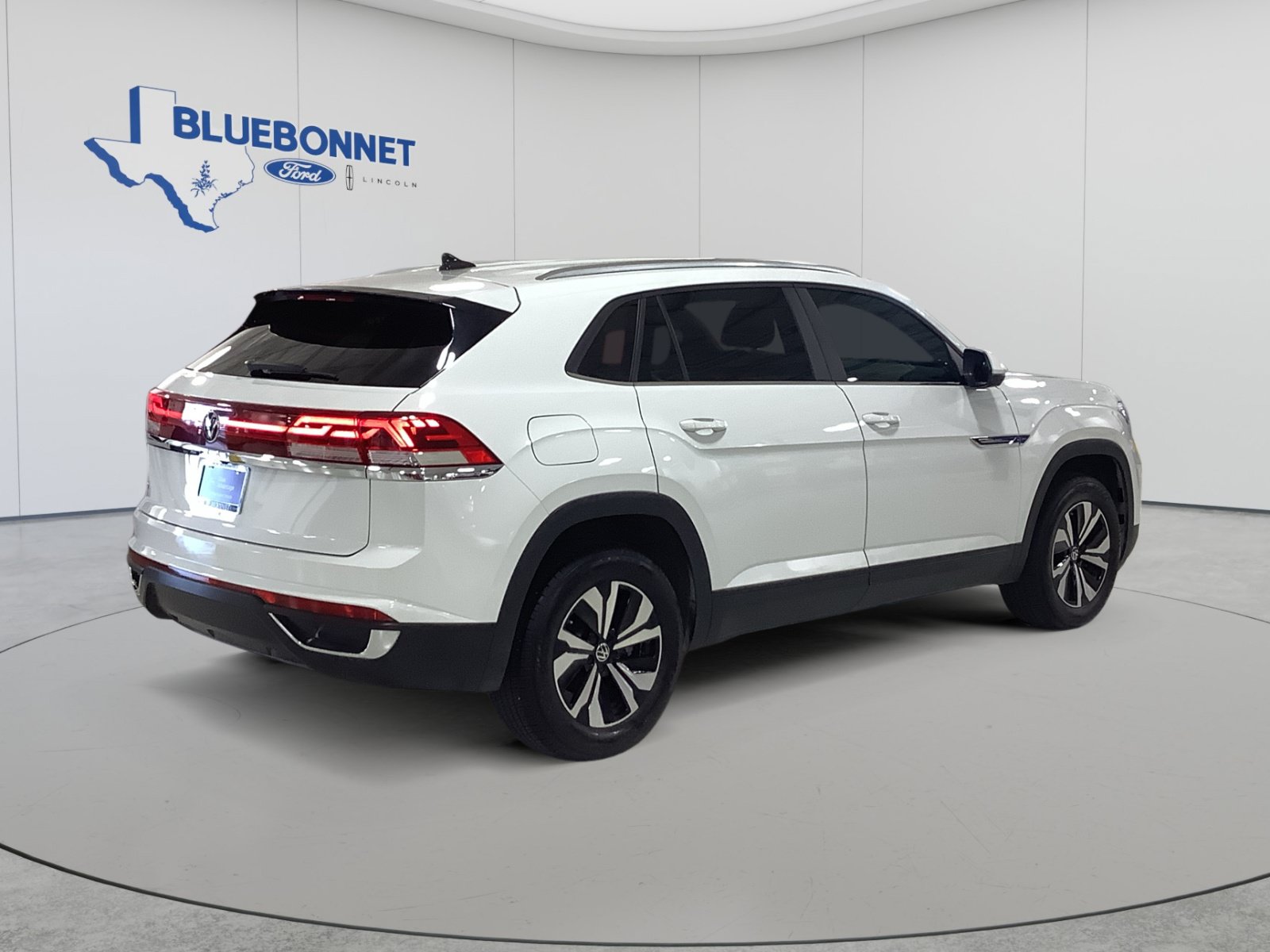 Used 2024 Volkswagen Atlas Cross Sport SE FWD image 5