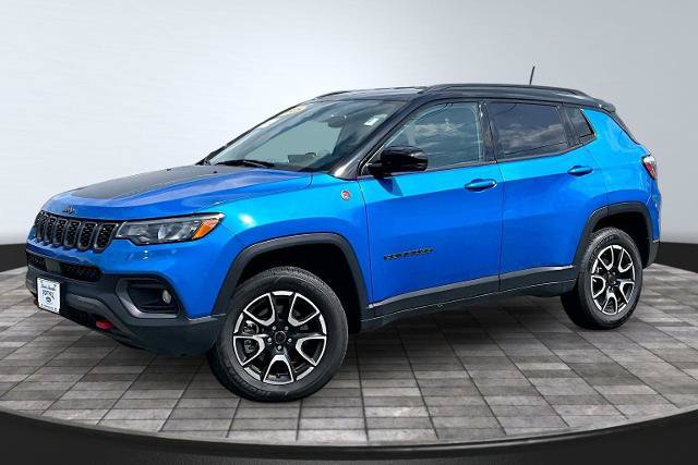 Used 2025 Jeep Compass Trailhawk AWD/4WD image 12