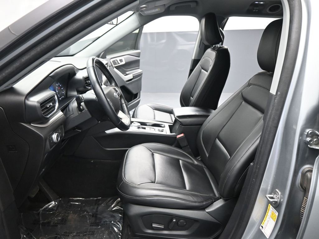 Certified 2022 Ford Explorer XLT w/ Equipment Group 202A image 10