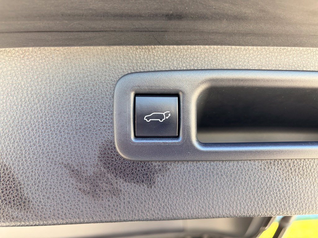Used 2020 Toyota Highlander XLE AWD/4WD image 32
