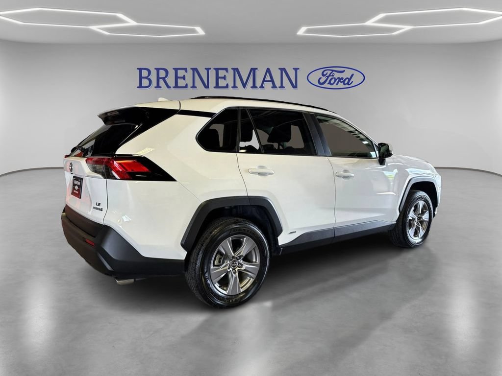 Used 2024 Toyota RAV4 LE AWD/4WD image 5