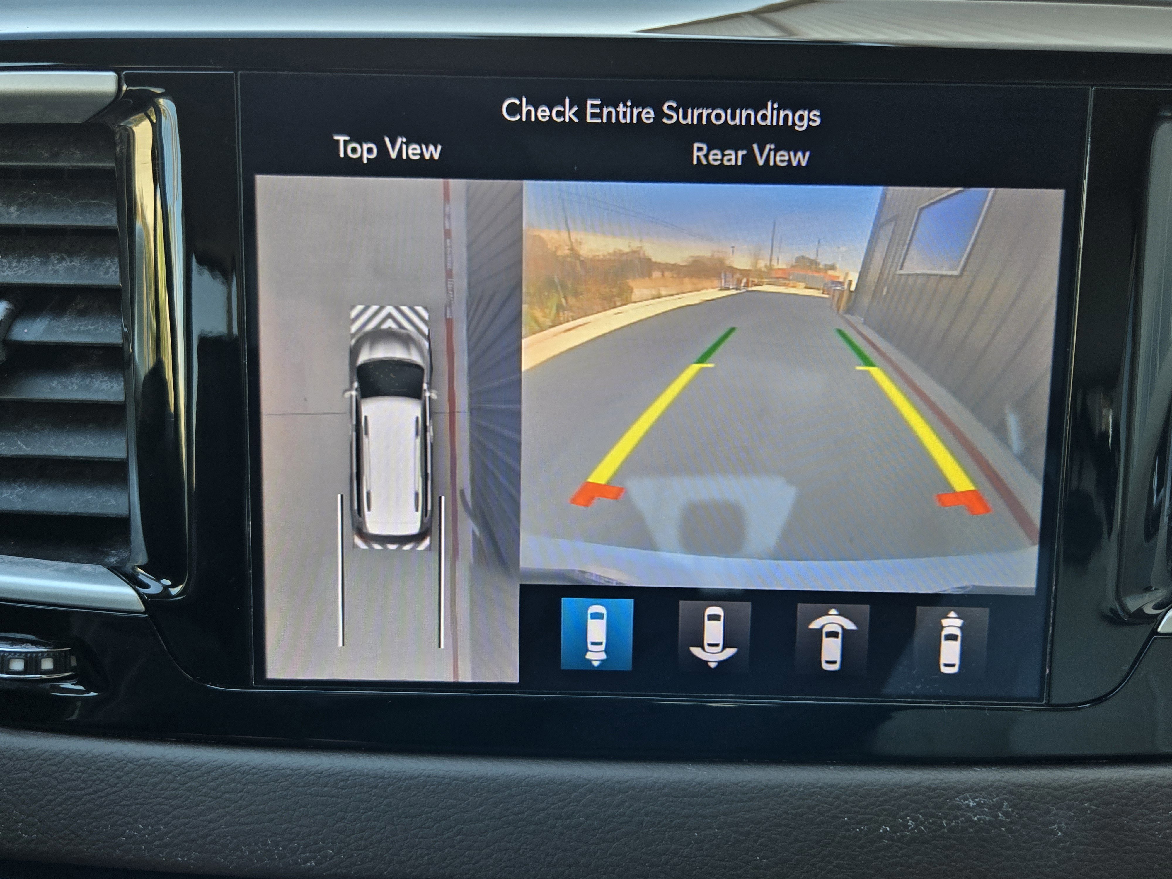 Used 2018 Chrysler Pacifica Touring-L w/ Advanced Safetytec Group image 13