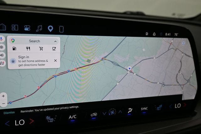 Used 2025 Chevrolet Traverse LT FWD image 23