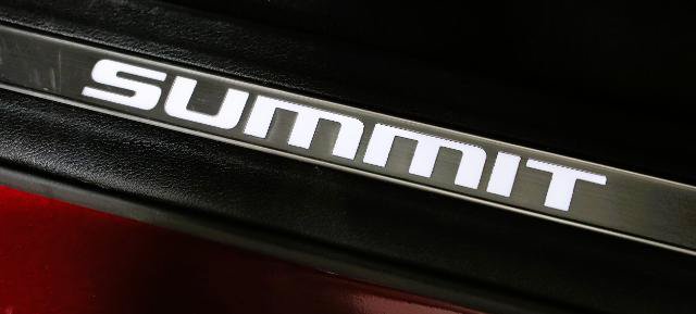 Used 2025 Jeep Grand Cherokee Summit AWD/4WD image 40