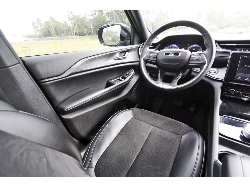 Used 2023 Jeep Grand Cherokee L Laredo image 12