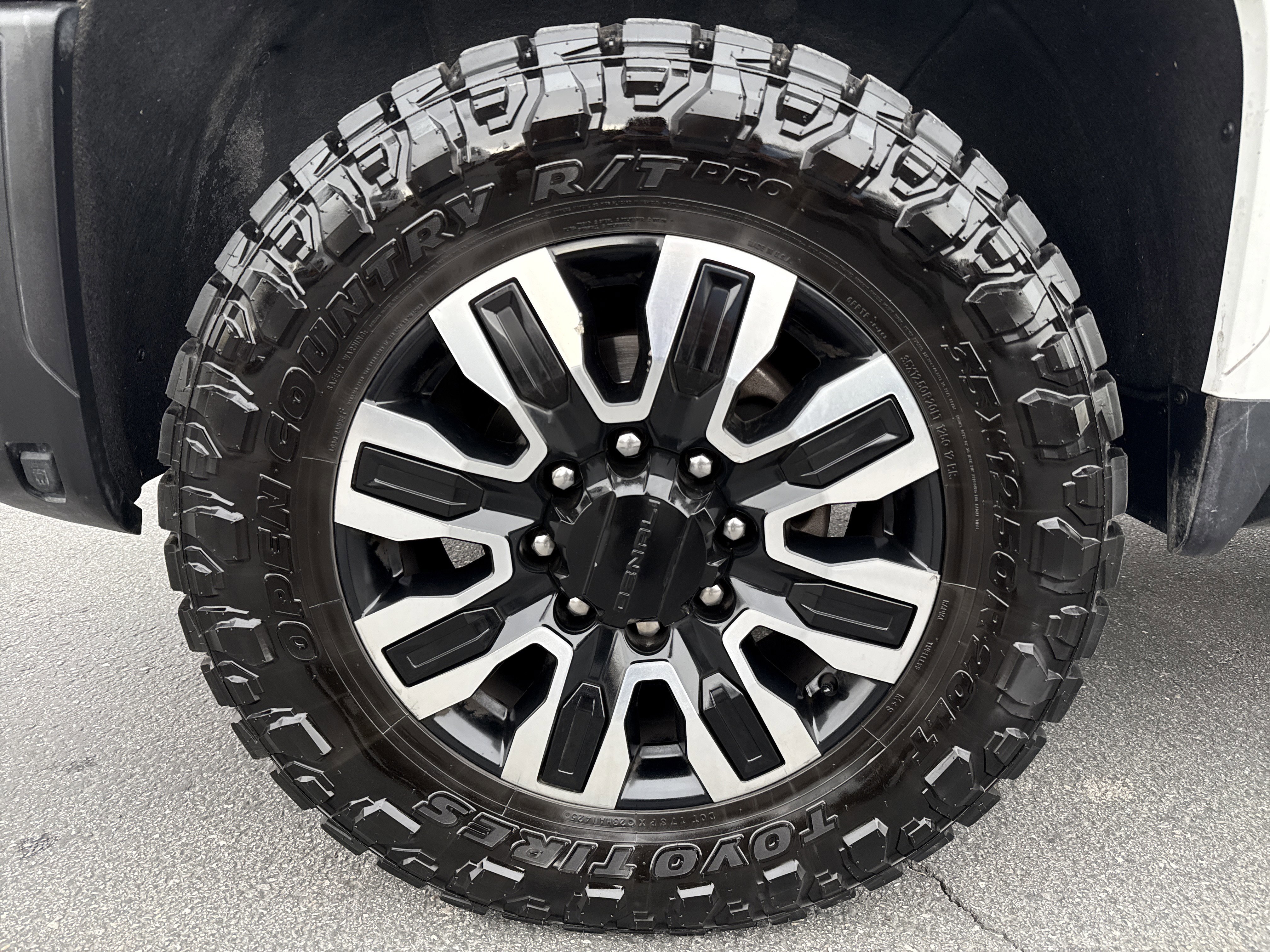 Used 2024 GMC Sierra 2500 Denali Ultimate image 10