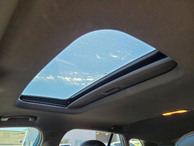 Used 2024 Chevrolet Trax RS w/ Sunroof Package FWD image 17