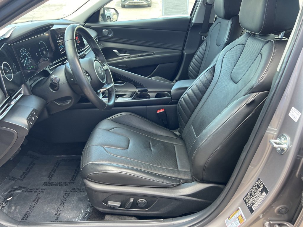Used 2023 Hyundai Elantra Limited image 9