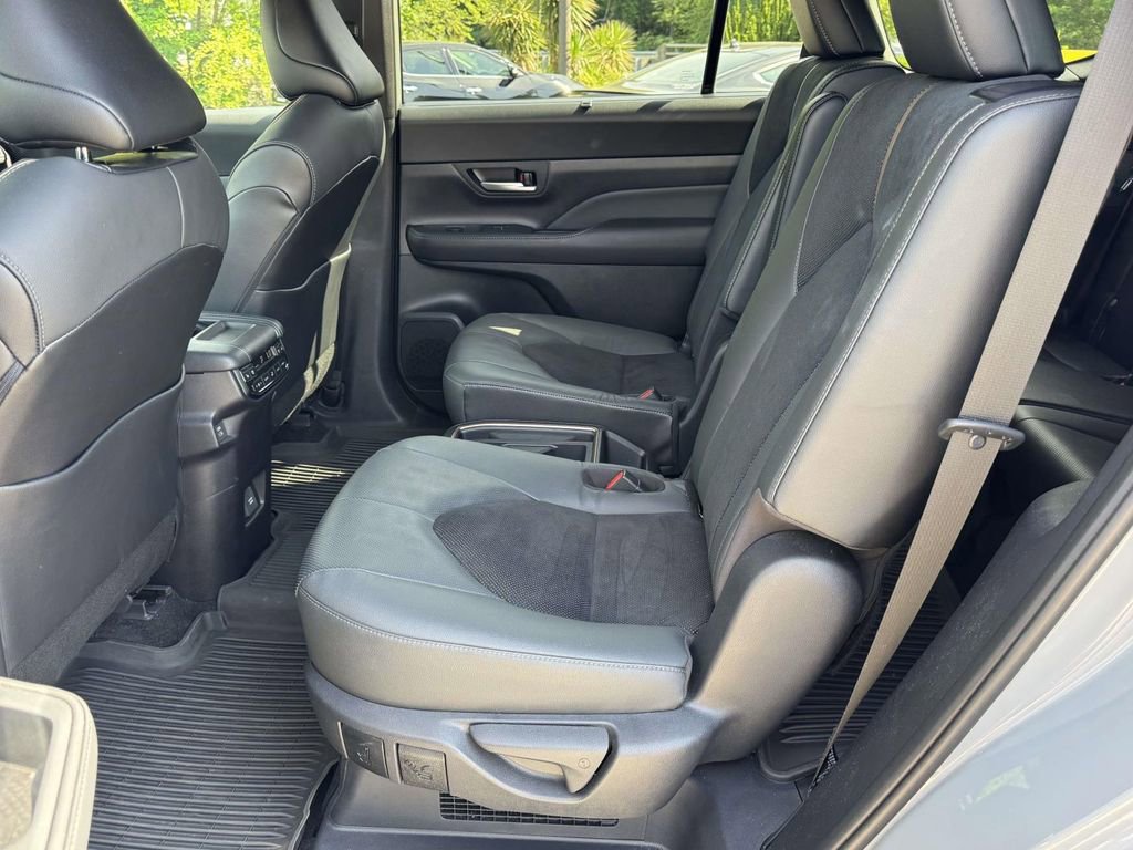 Used 2025 Toyota Grand Highlander AWD Hybrid image 17