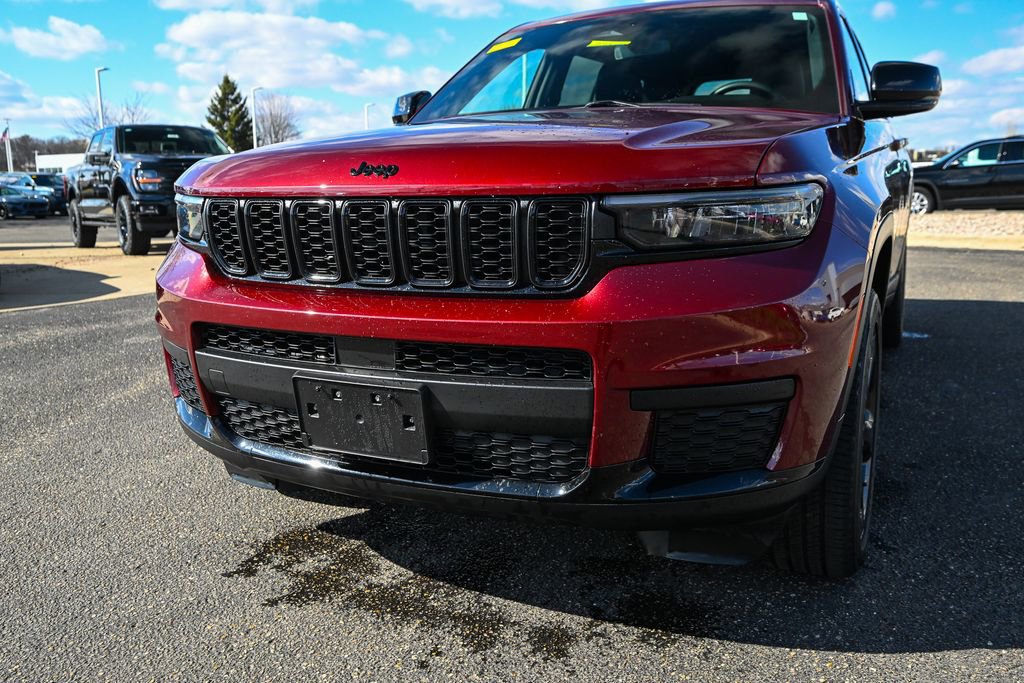 Used 2023 Jeep Grand Cherokee L Laredo AWD/4WD image 2