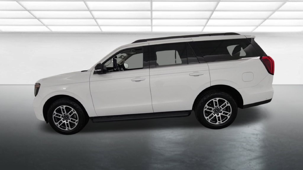 Certified 2025 Ford Expedition Active AWD/4WD image 6