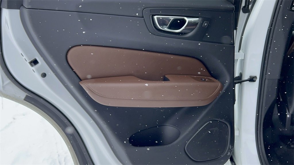 Used 2020 Volvo XC60 T6 Inscription w/ Protection Package Premier image 38