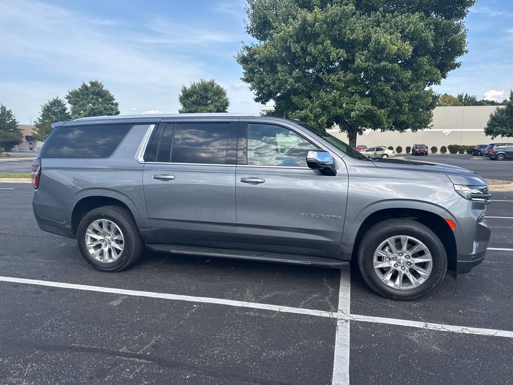 Used 2022 Chevrolet Suburban Premier RWD image 5