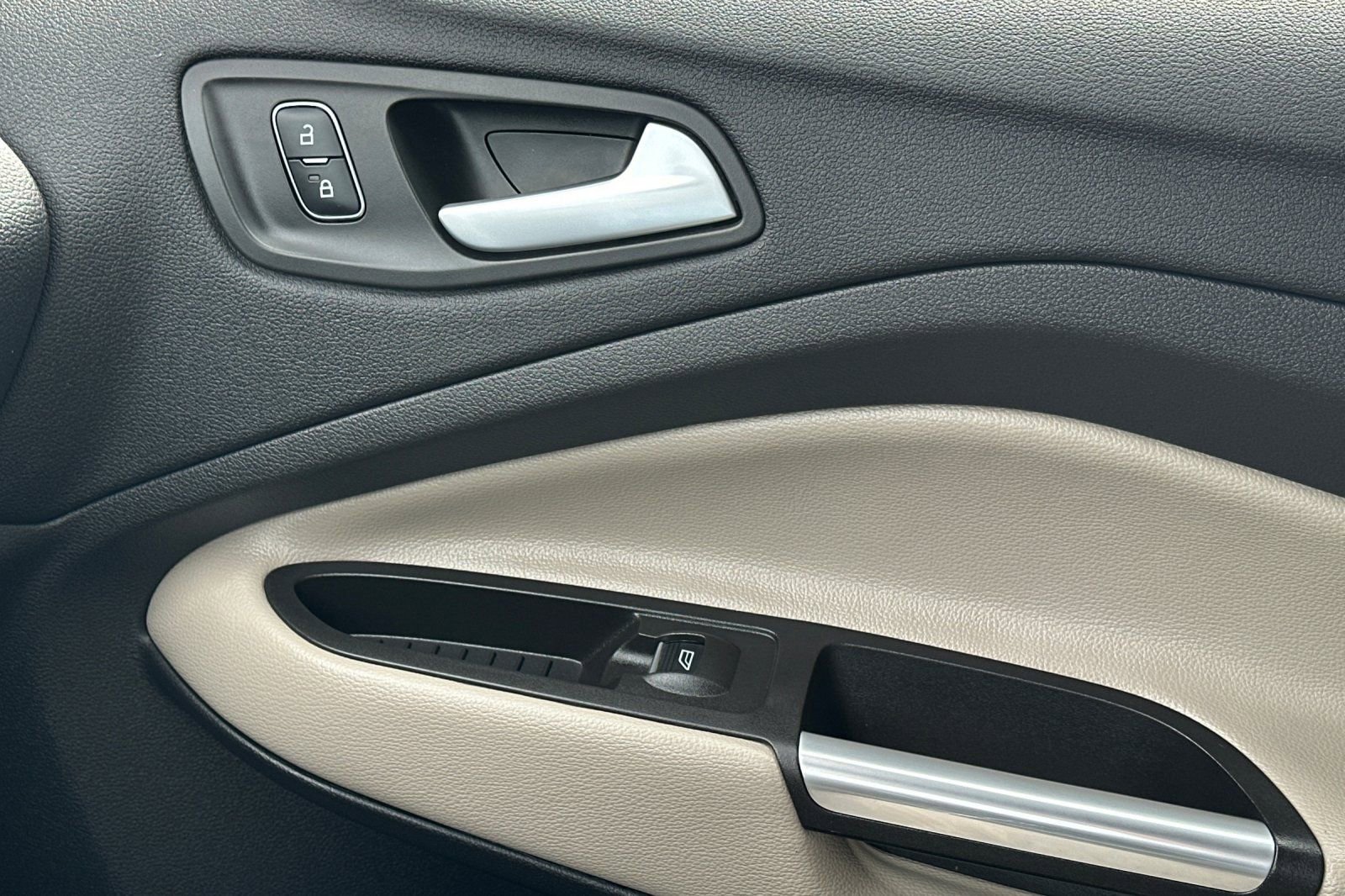 Certified 2019 Ford Escape SEL FWD image 18