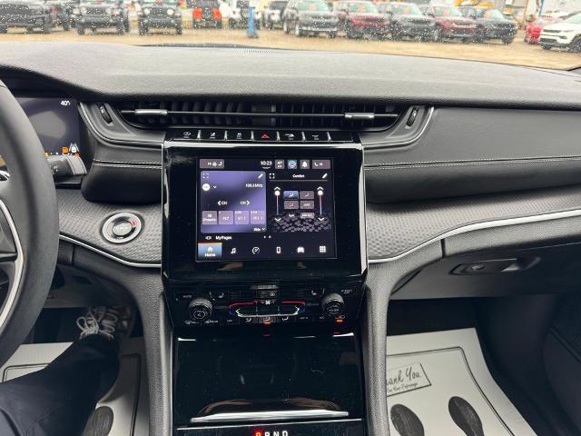 Used 2024 Jeep Grand Cherokee Altitude image 14