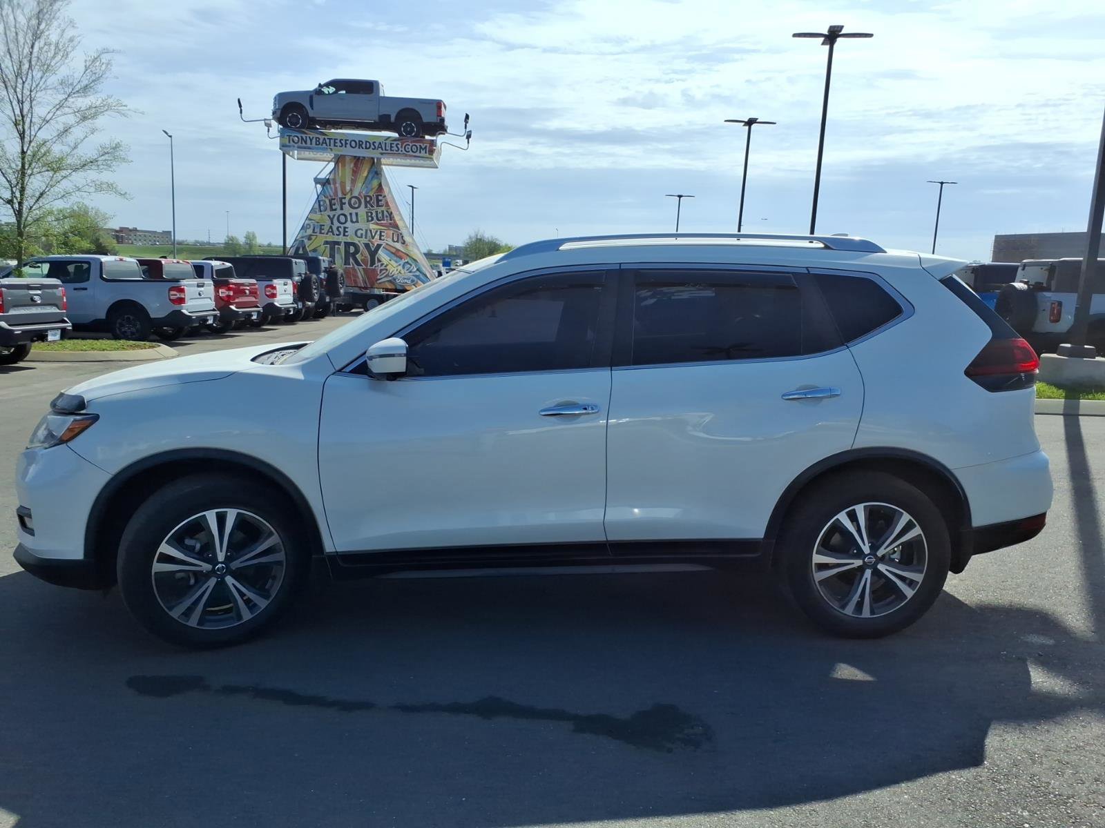 Used 2020 Nissan Rogue SV w/ Sun & Sound Touring Package FWD image 6