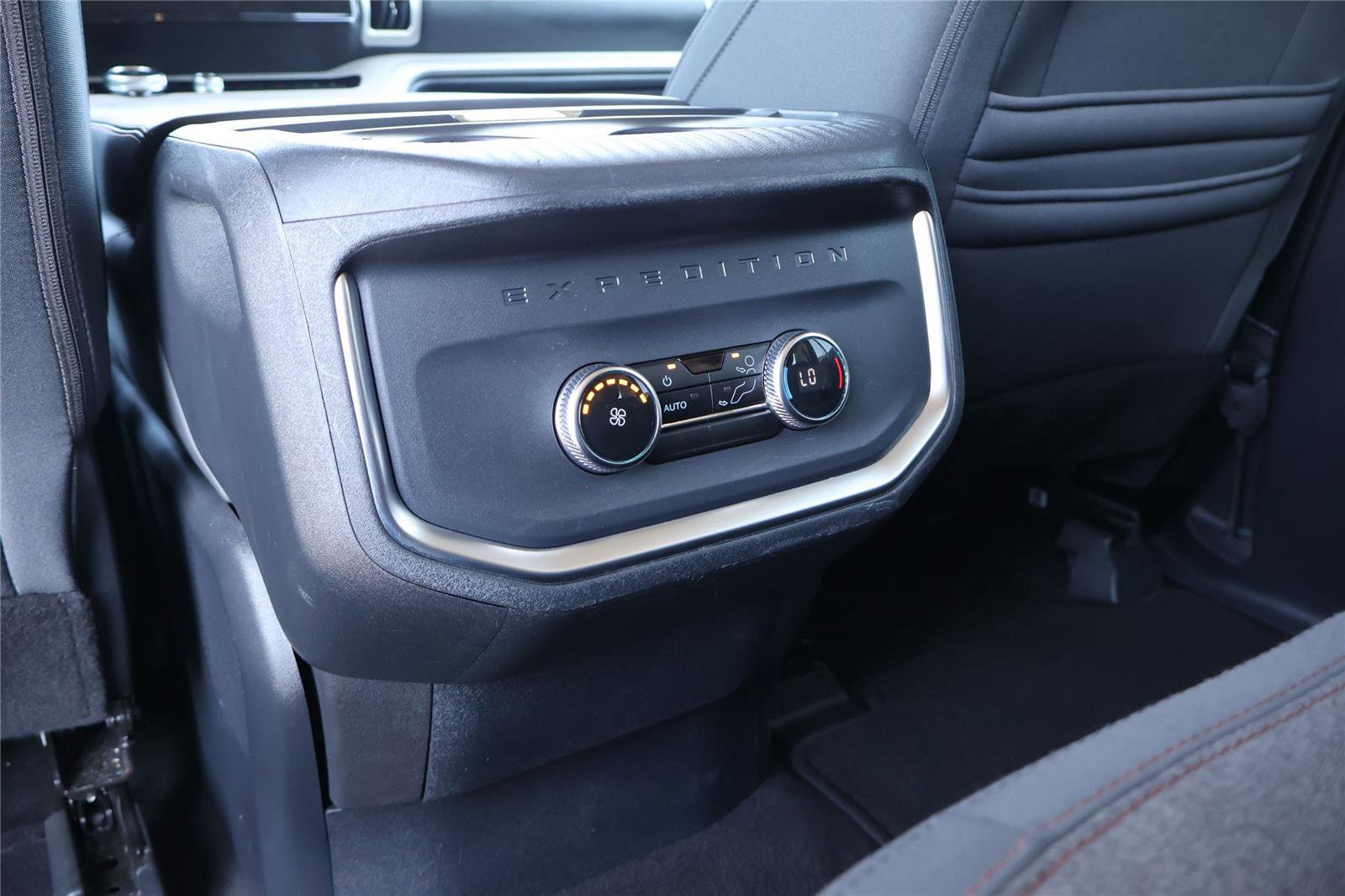 Certified 2025 Ford Expedition Active image 33