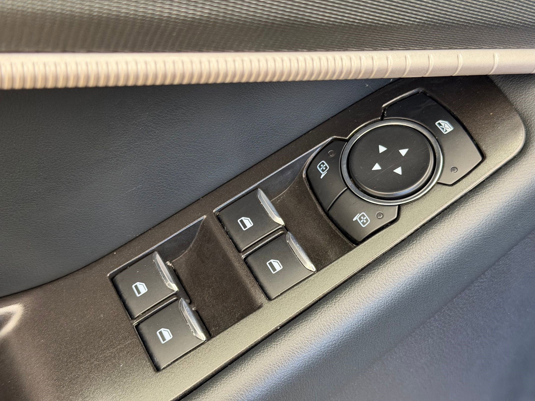 Certified 2025 Ford Explorer ST-Line w/ ST-Line Street Pack image 23