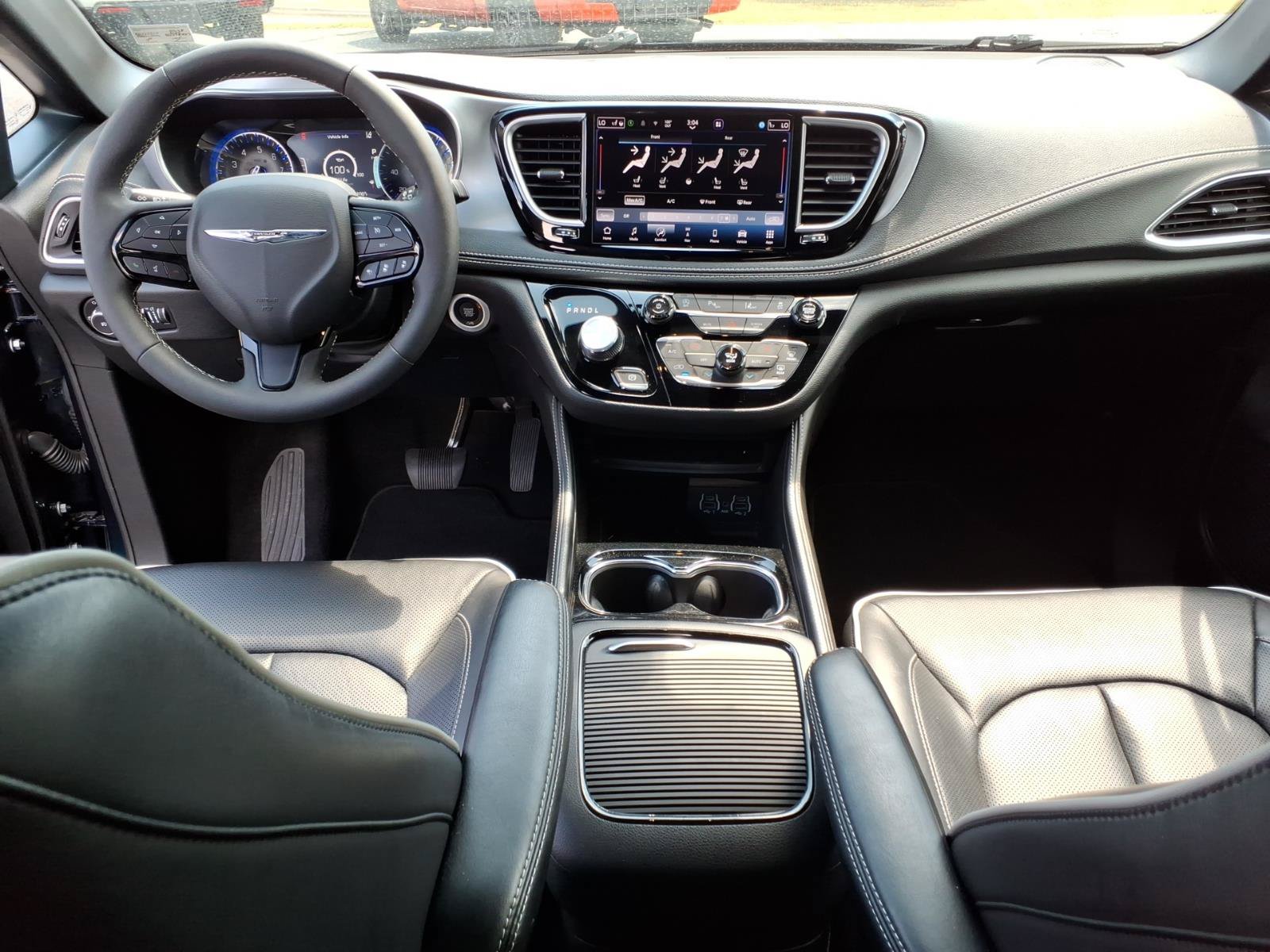 Used 2025 Chrysler Pacifica Limited FWD image 15