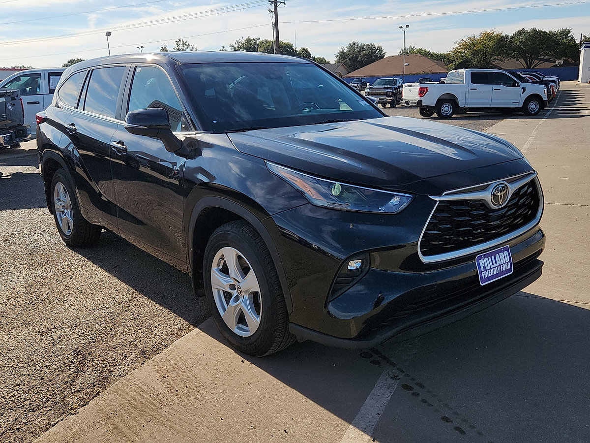 Used 2024 Toyota Highlander LE AWD/4WD image 5