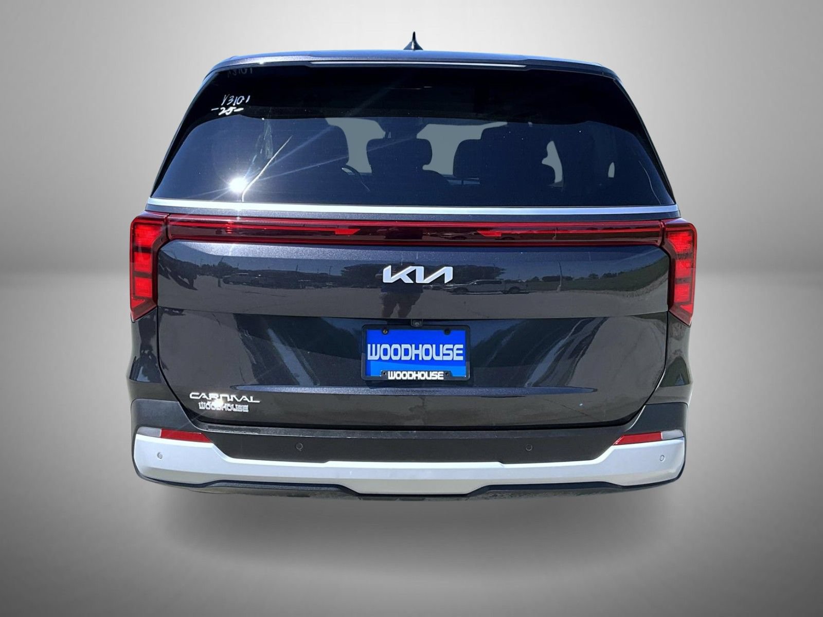 Used 2025 Kia Carnival FWD image 6