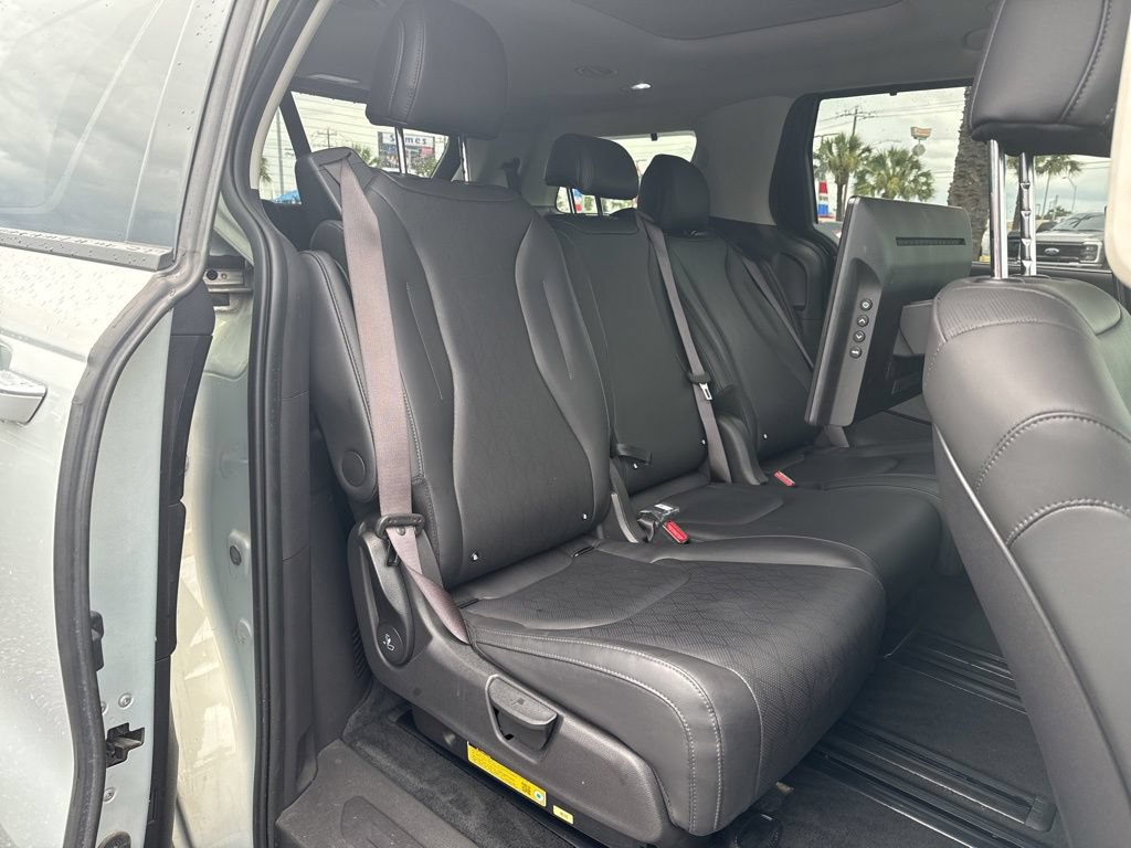 Used 2025 Kia Carnival SX FWD image 23