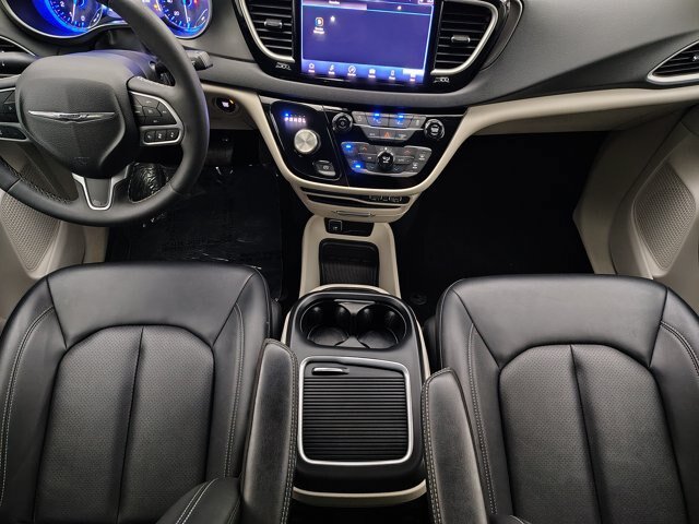 Used 2024 Chrysler Pacifica Touring-L FWD image 29