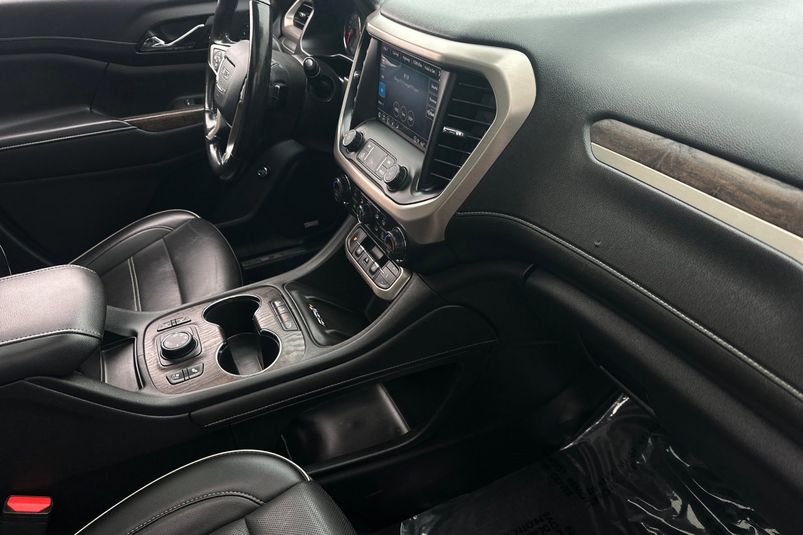 Used 2021 GMC Acadia Denali w/ Denali Technology Package image 18