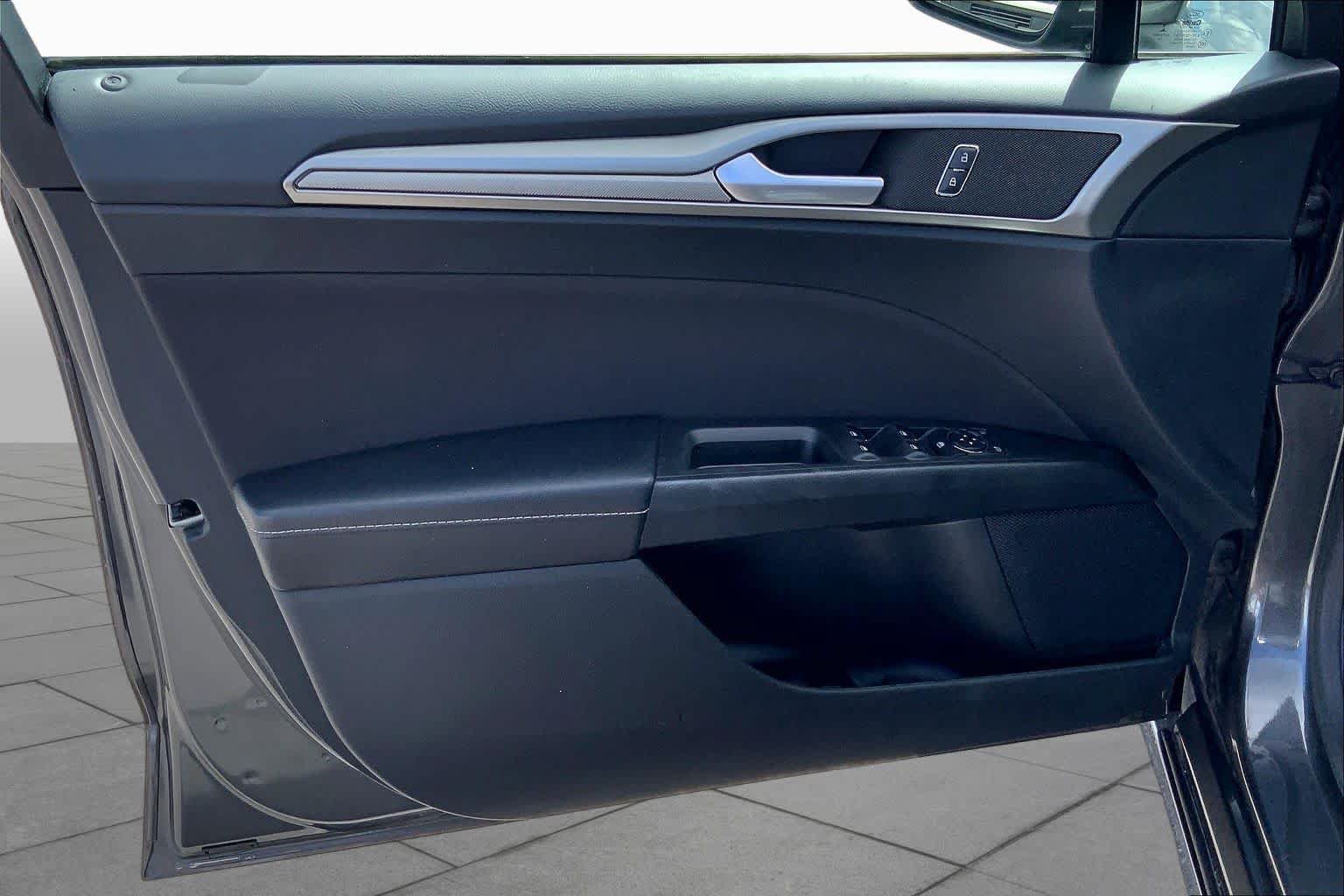 Certified 2019 Ford Fusion SE FWD image 21